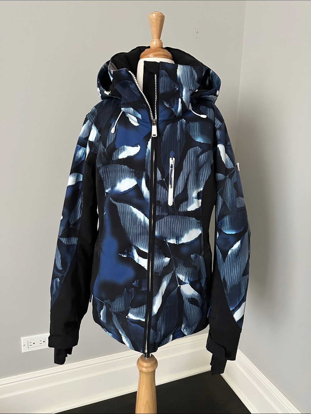 Roxy Women's Navy & White Patterned Ski Jacket
